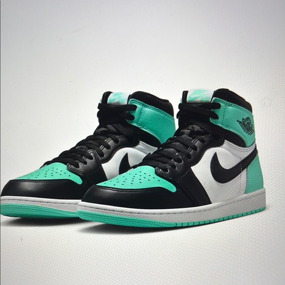 Nike Air Jordan 1 High OG Green Glow 
Brand New Men's size 9.5